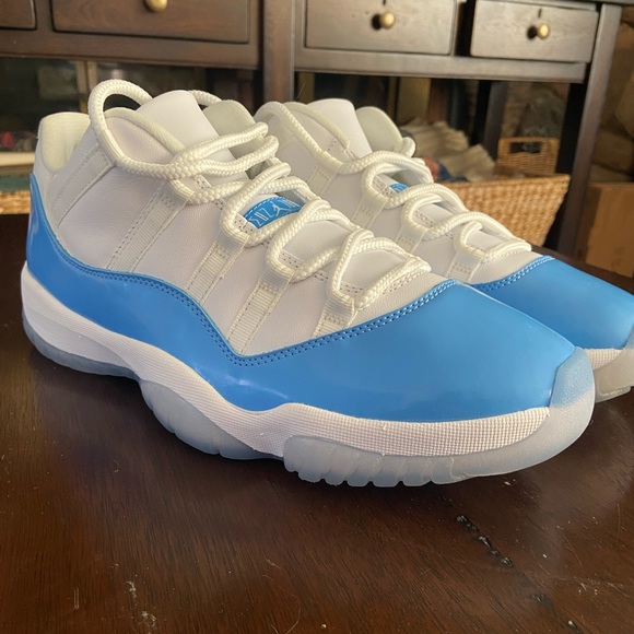 Jordan 11 Retro Low 'University Blue UNC'